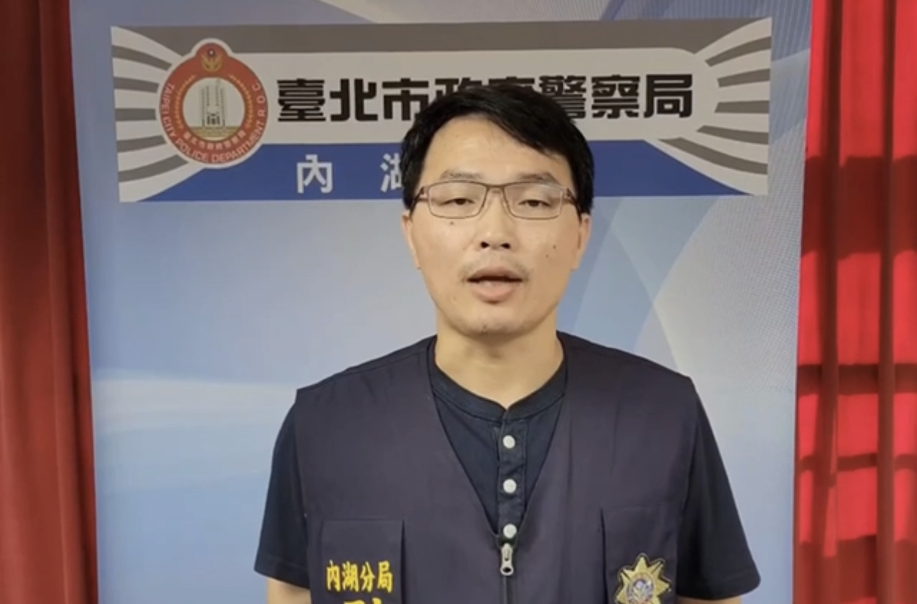 偵查隊副隊長邱萌淇說明。(記者薛秀蓮翻攝)