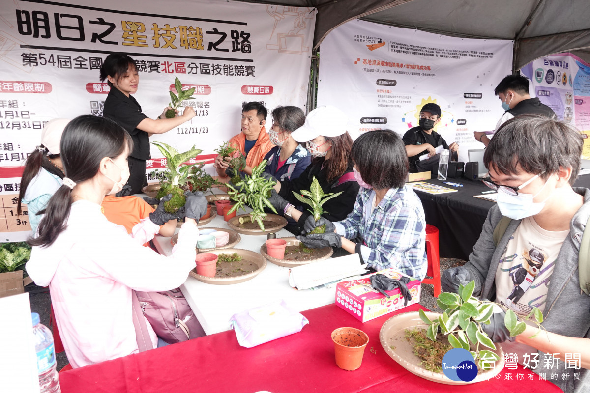 勞動部勞動力發展署桃竹苗分署於現場設置的各項宣導體驗攤位。<br /><br /> 