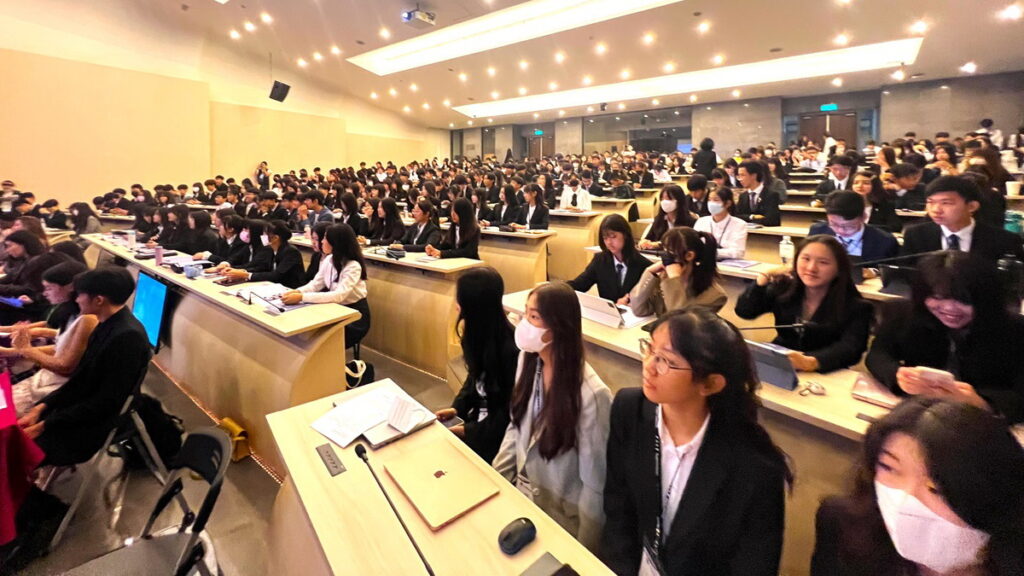 來自30所全國高中職校超過300名學生共同參與「2023臺中市青年模擬聯合國暨國際議事培訓營」。(東海大學提供)