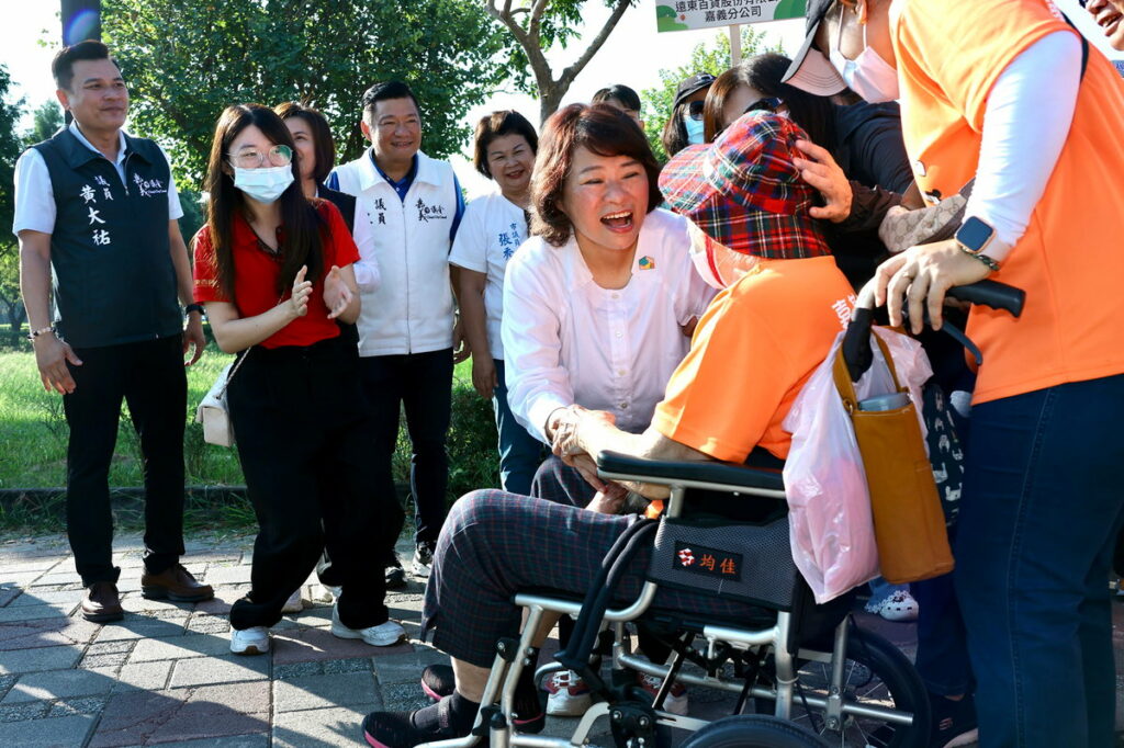 市長為民眾打氣