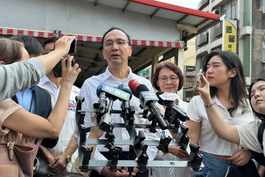 藍白政黨協商從未中斷 朱立倫曝三重點:共識就是全民調 228 朱立倫11日參加國民黨立委參選人鍾易仲競選總部成立大會