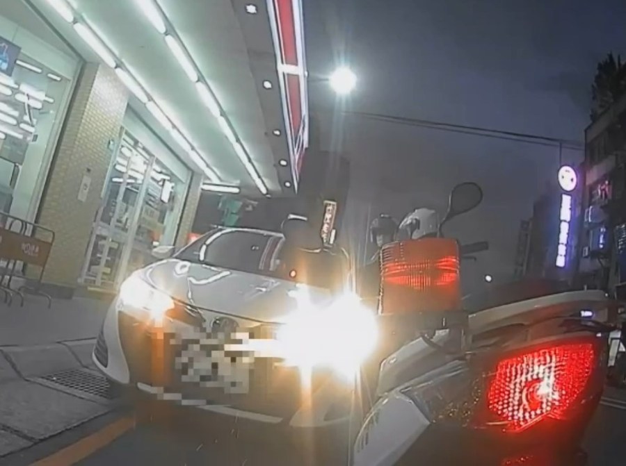 違停藏毒謊報身分 拒檢衝撞竄逃1.5公里還是栽了 221 cnews204231111a01