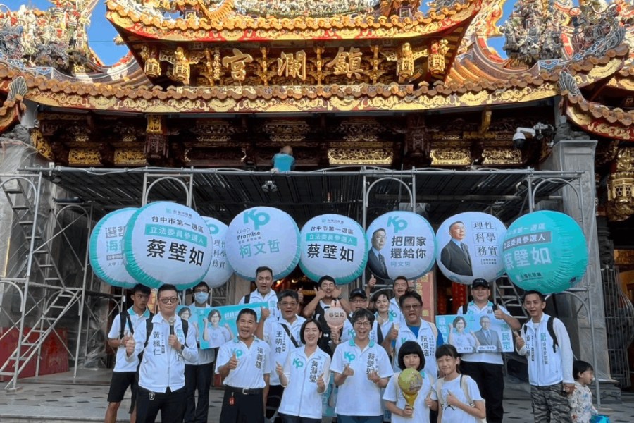 台中藍白合示範區「學姐」陪掃街 蔡壁如參拜鎮瀾宮籲政黨輪替 249 照片來源:蔡壁如