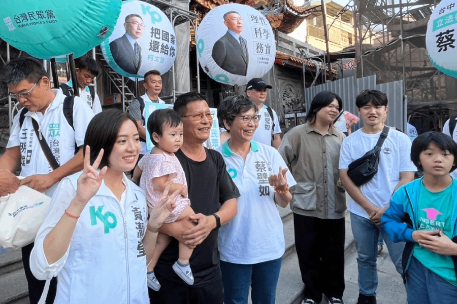 台中藍白合示範區「學姐」陪掃街 蔡壁如參拜鎮瀾宮籲政黨輪替 250 照片來源:蔡壁如