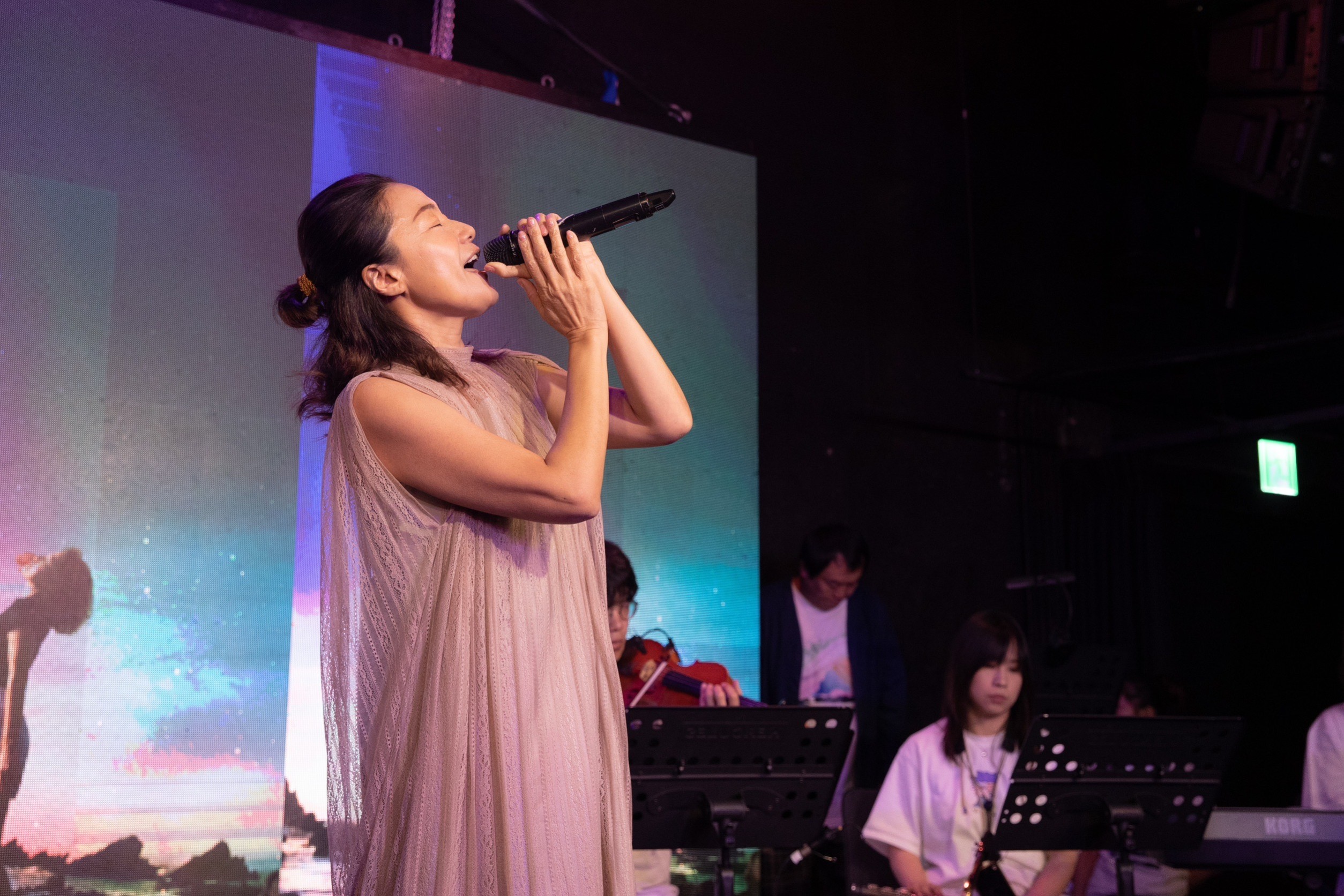 音樂創作專輯發表會上,素人歌手陳玉蓮一連演唱六首歌曲。(照片/賣夢基金會提供)