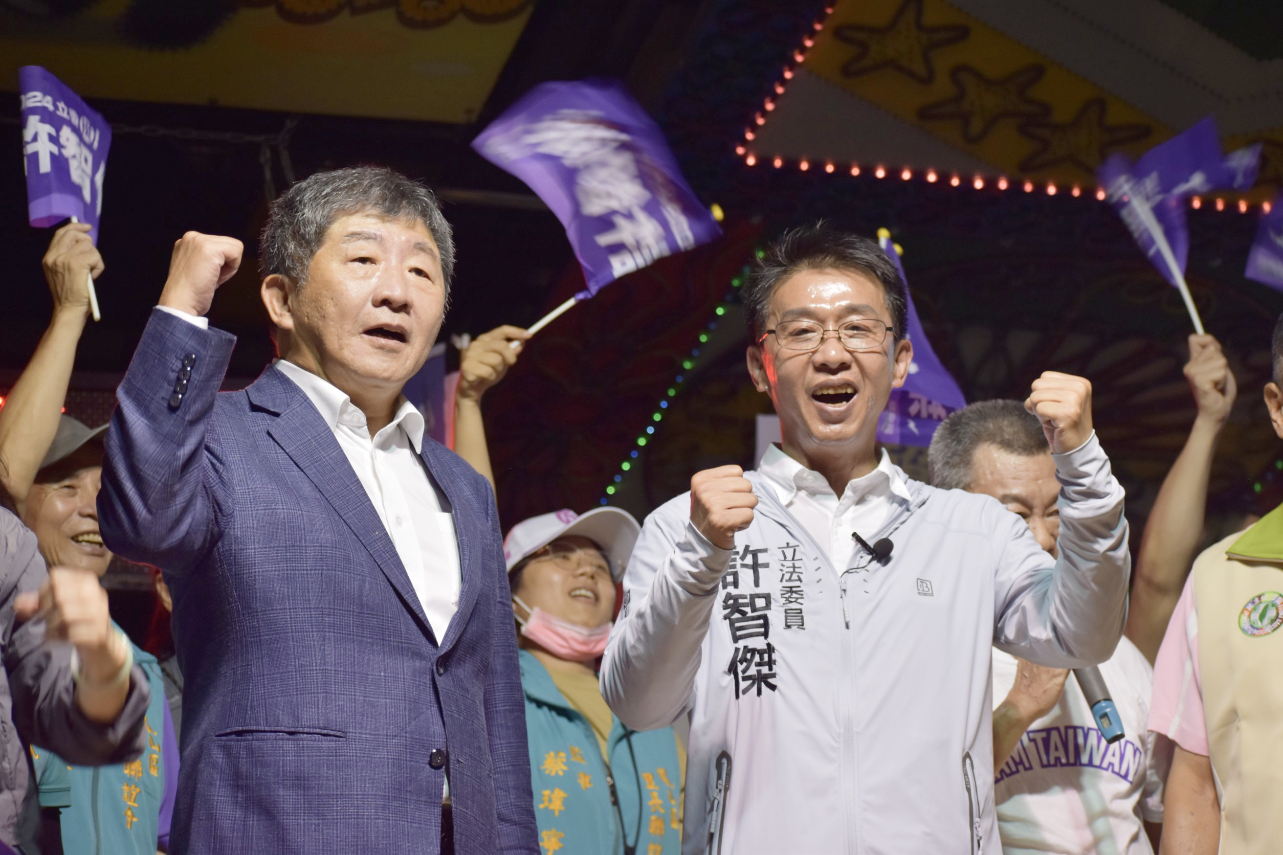 ▲立委許智傑的首場大型造勢活動,鳳北後援會成立前衛福部長陳時中到場力挺(記者王苡蘋攝)