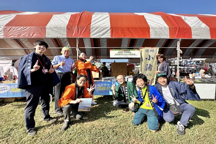 長野縣信濃鐵道沿線七個市町村特別組成應援團來台,為田中馬選手加油。圖:蔡雅雯/攝影