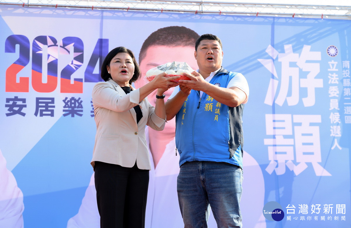 張麗善說南投雲林要一家親,讓游顥進中央做橋樑。(游顥服務處提供)