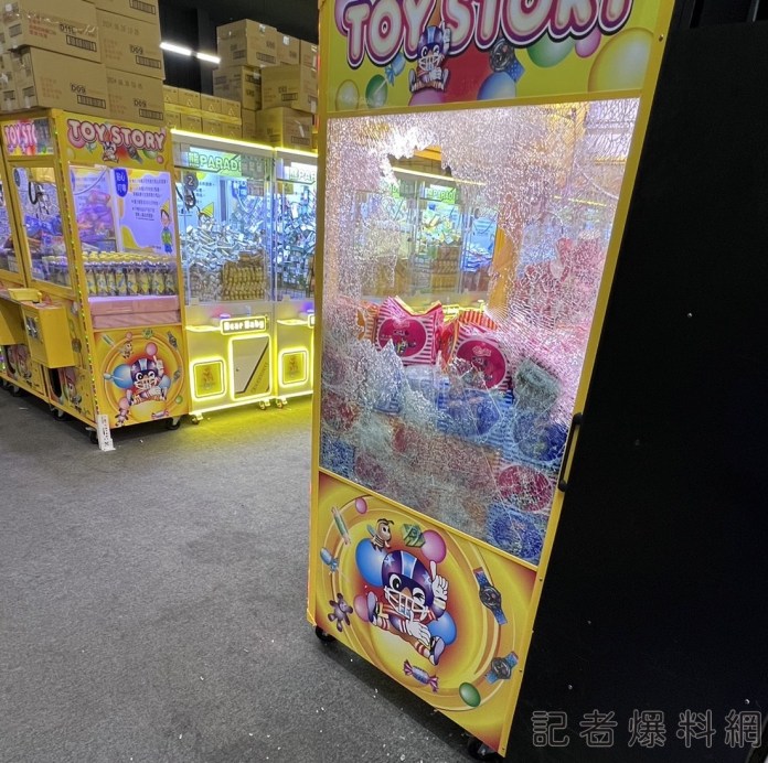 妻過世不滿老闆沒關心 前員工竟持鐵槌砸八台娃機兩小時遭逮 62 IMG 8066 1 | 社會 社會 記者爆料網