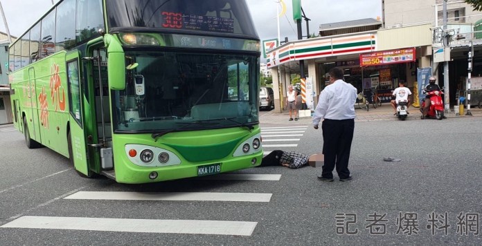 影/A柱? 視線死角?九旬翁過馬路被左轉客運撞上 送醫不治 68 IMG 8074 | 社會 社會 記者爆料網