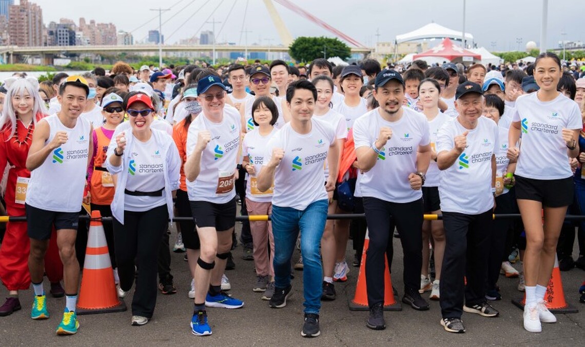 渣打臺北公益馬拉松盛大回歸 與2.5萬跑友開跑 蔣萬安市長親臨賽事為跑者加油