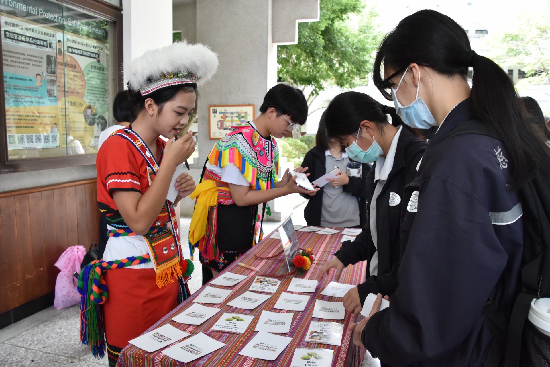 卑南族文化展覽暨闖關活動，從卑南族節慶慶典等，讓學生一睹卑南族文化的特色。
