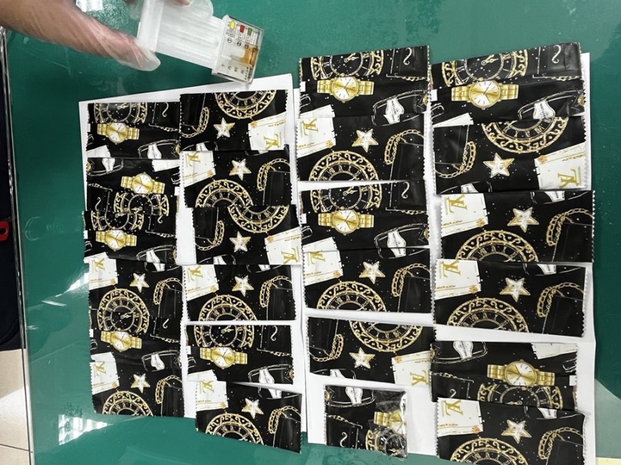 神情露餡 取締酒駕意外查獲兩男涉藏毒果汁包 203 cnews204231113a08jpg