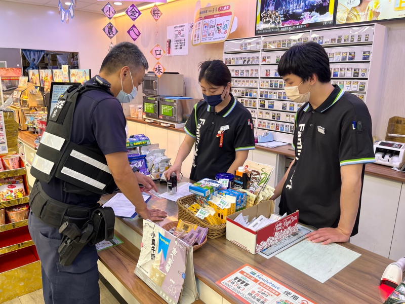 虎警重視超商防詐警覺性 員警加強實例宣導