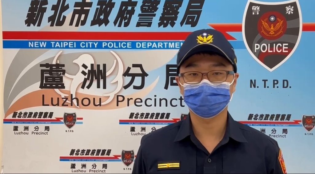 八里所所長鍾承餘說明案情。(記者宋紹誠翻攝)