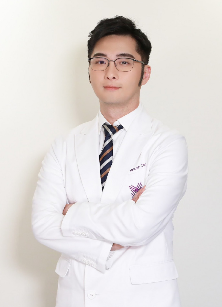 悠美診所朱醫師建議民眾放輕對「美」的壓力，追求美麗應是快樂愉悅的，切勿為了漂亮使用過激方式，以免本末倒置。（圖／悠美診所提供）