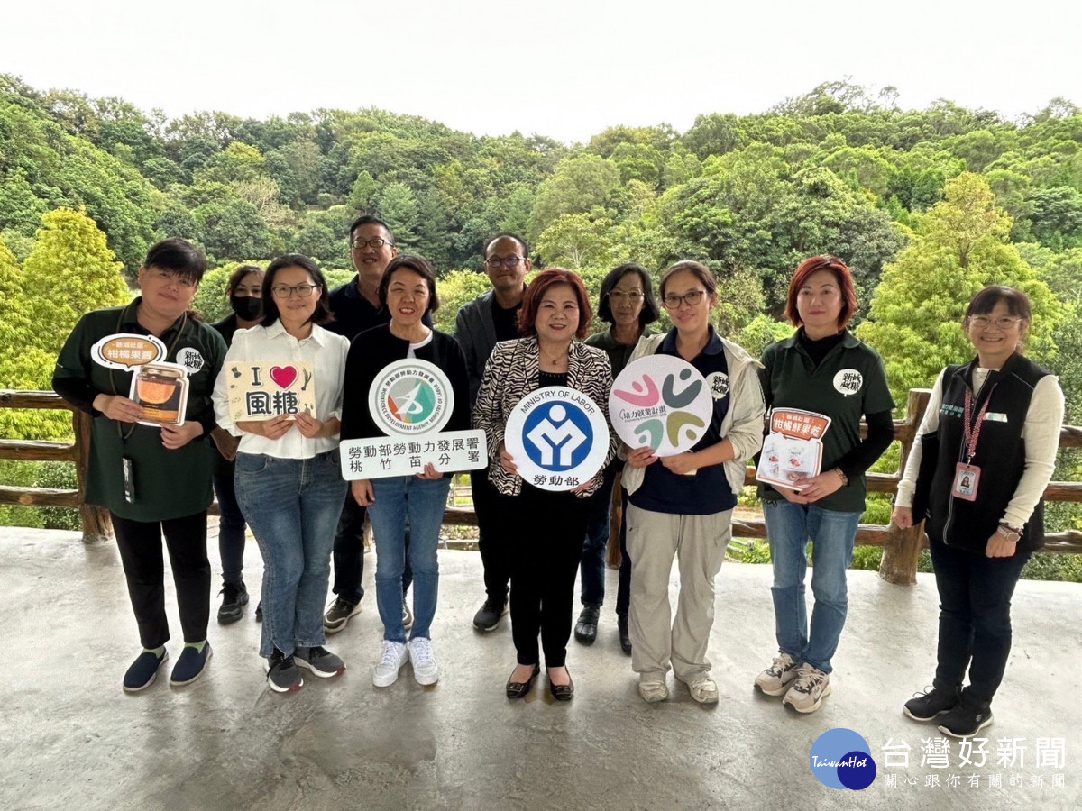勞動部許銘春部長（右5）由桃竹苗分署林淑媛分署長（左5）陪同進行新竹縣寶山觀光協會園區導覽。