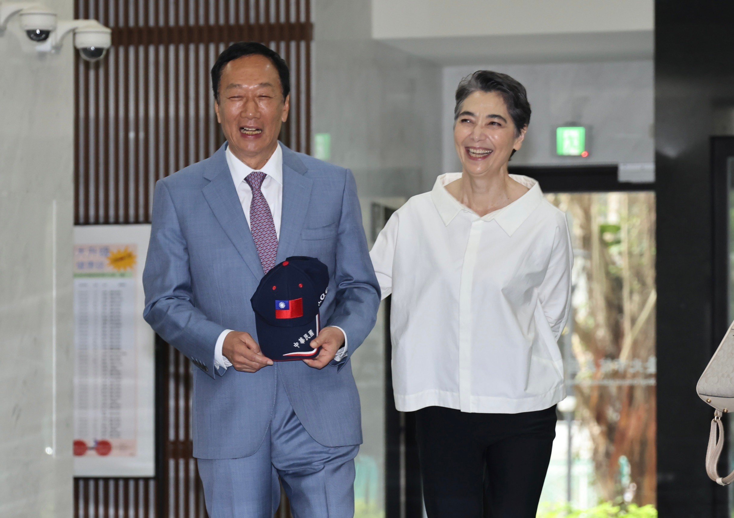 獨立參選總統的鴻海創辦人郭台銘(左)及搭檔賴佩霞(右)。資料照片／林啟弘攝