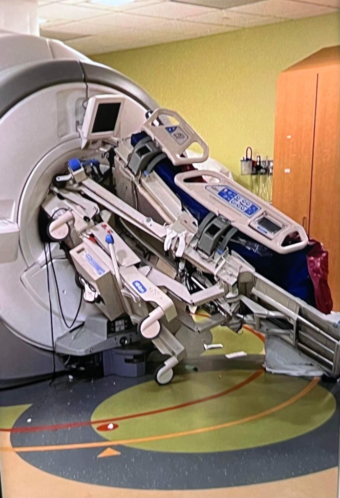 MRI,操作不當,夾人,美國,加州,護理師