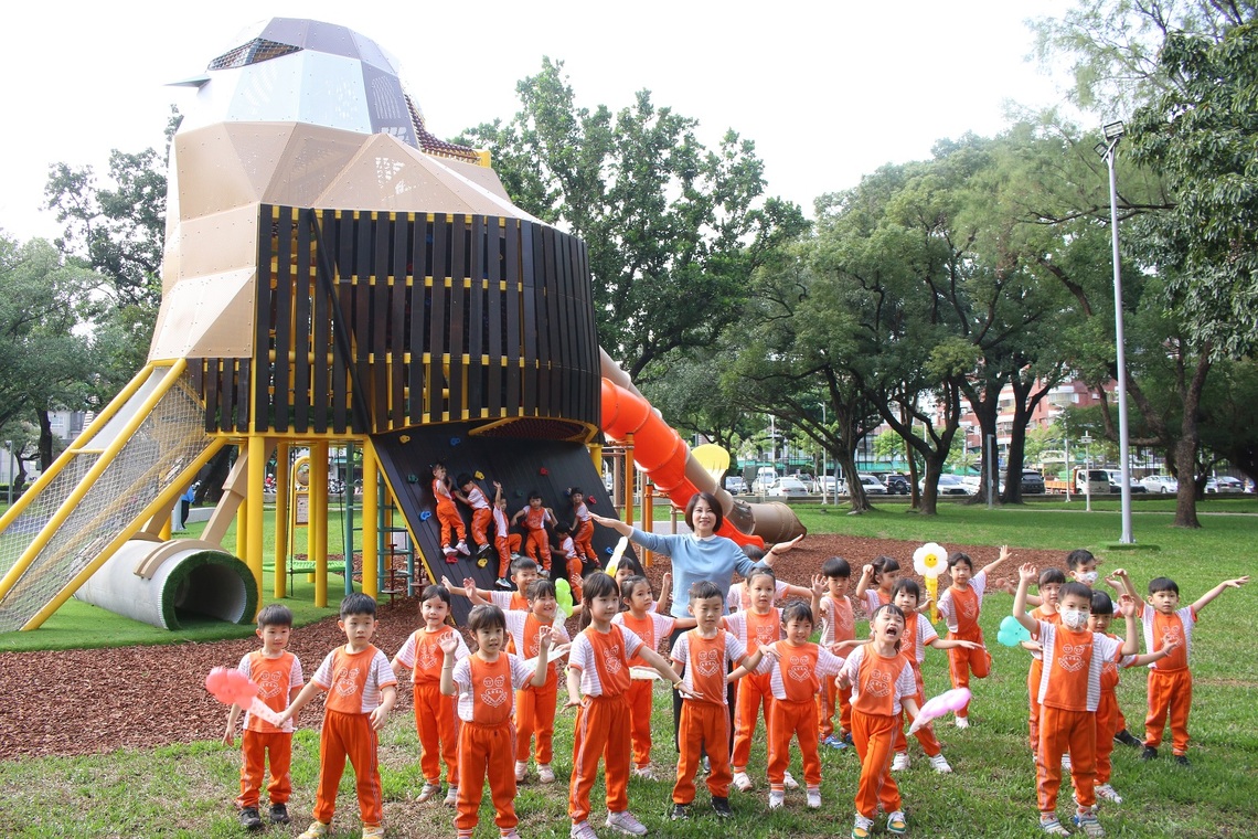 屏東公園共融遊戲場  紅尾伯勞主題超吸睛        　