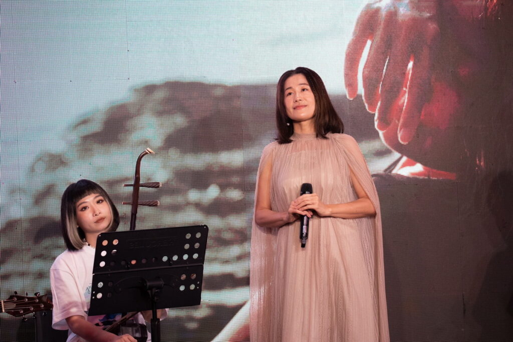 素人創作歌手陳玉蓮宣佈即將展開《找自己》愛無懼「讓愛流動」巡迴演唱會，首場演出於11月17日下午二點半，在九號咖啡外澳館舉行