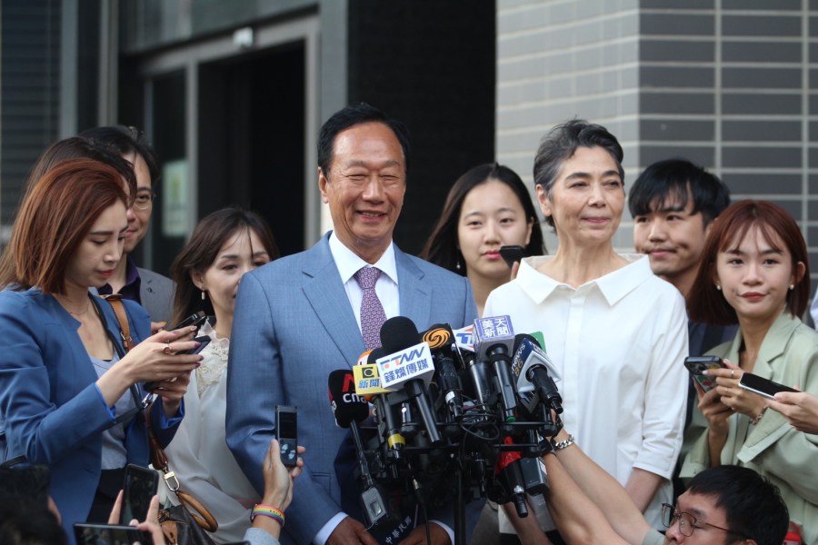 郭台銘確定取得參選資格 黃士修:百萬連署帶來改變的希望 208 郭台銘確定取得參選資格 黃士修:百萬連署帶來改變的希望 207