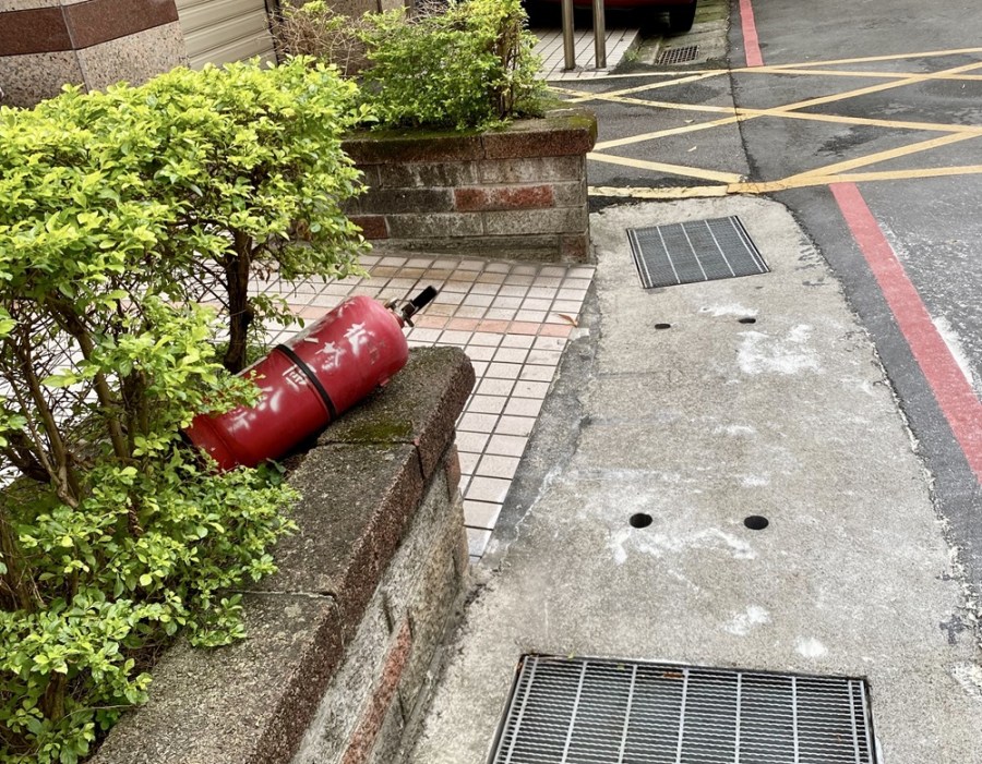偷滅火器巷道亂噴 4人涉竊又涉公共危險被逮辯好玩 187 cnews204231114a06