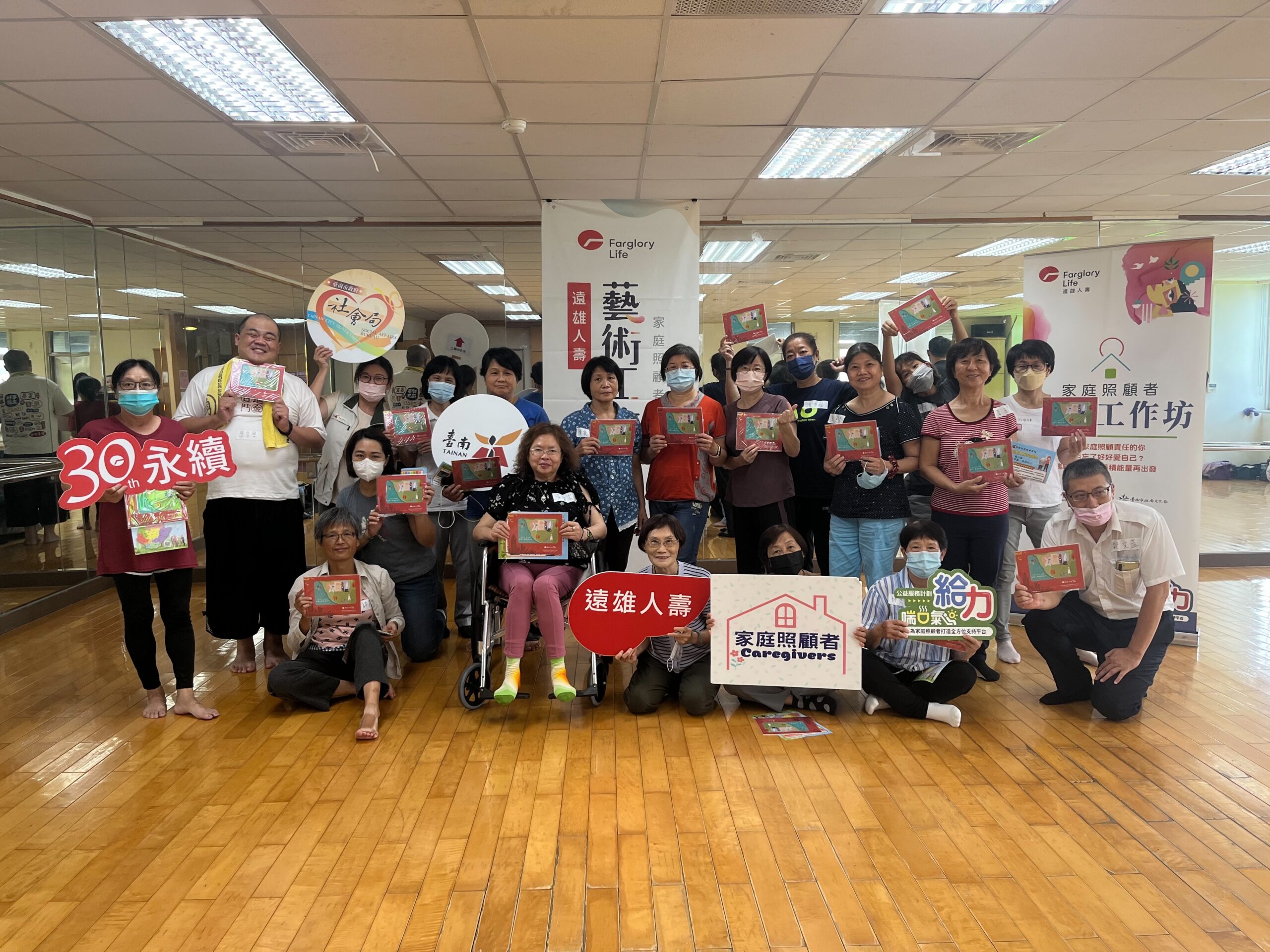 南市社會局開辦家庭照顧者藝術工作坊  黃偉哲：共創友善溫暖的照顧環境