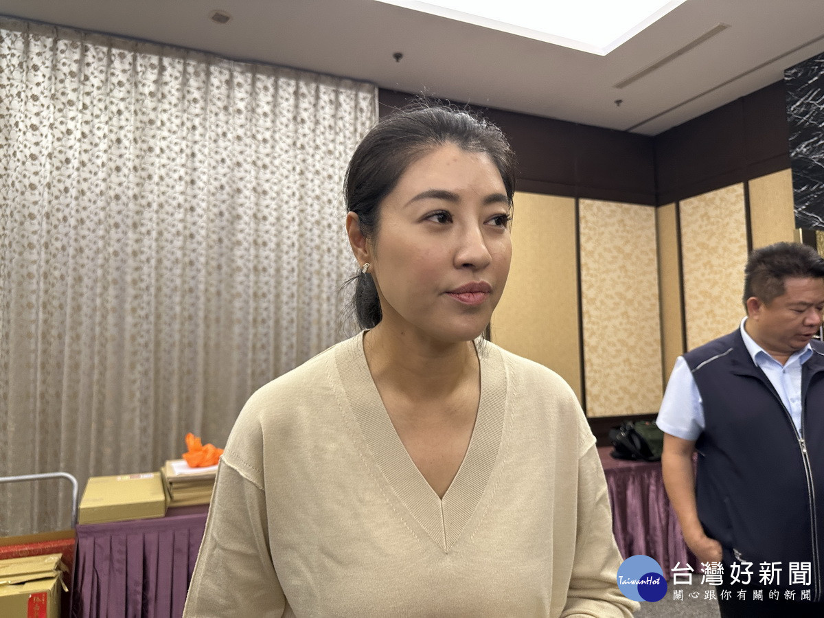 許淑華說這兩黨的組合是我們唯一支持的對象。（記者扶小萍攝）