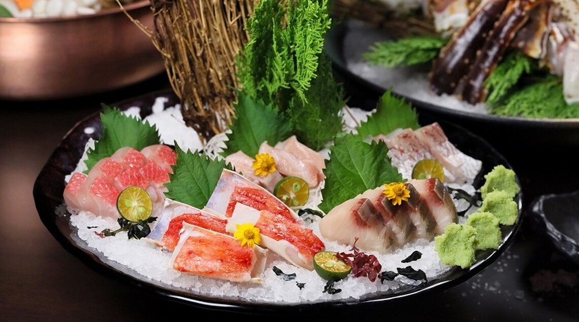 高雄萬豪酒店豪奢帝王饗宴  京樂日本料理餐廳期間限定活體帝王蟹 每日新鮮限量供應