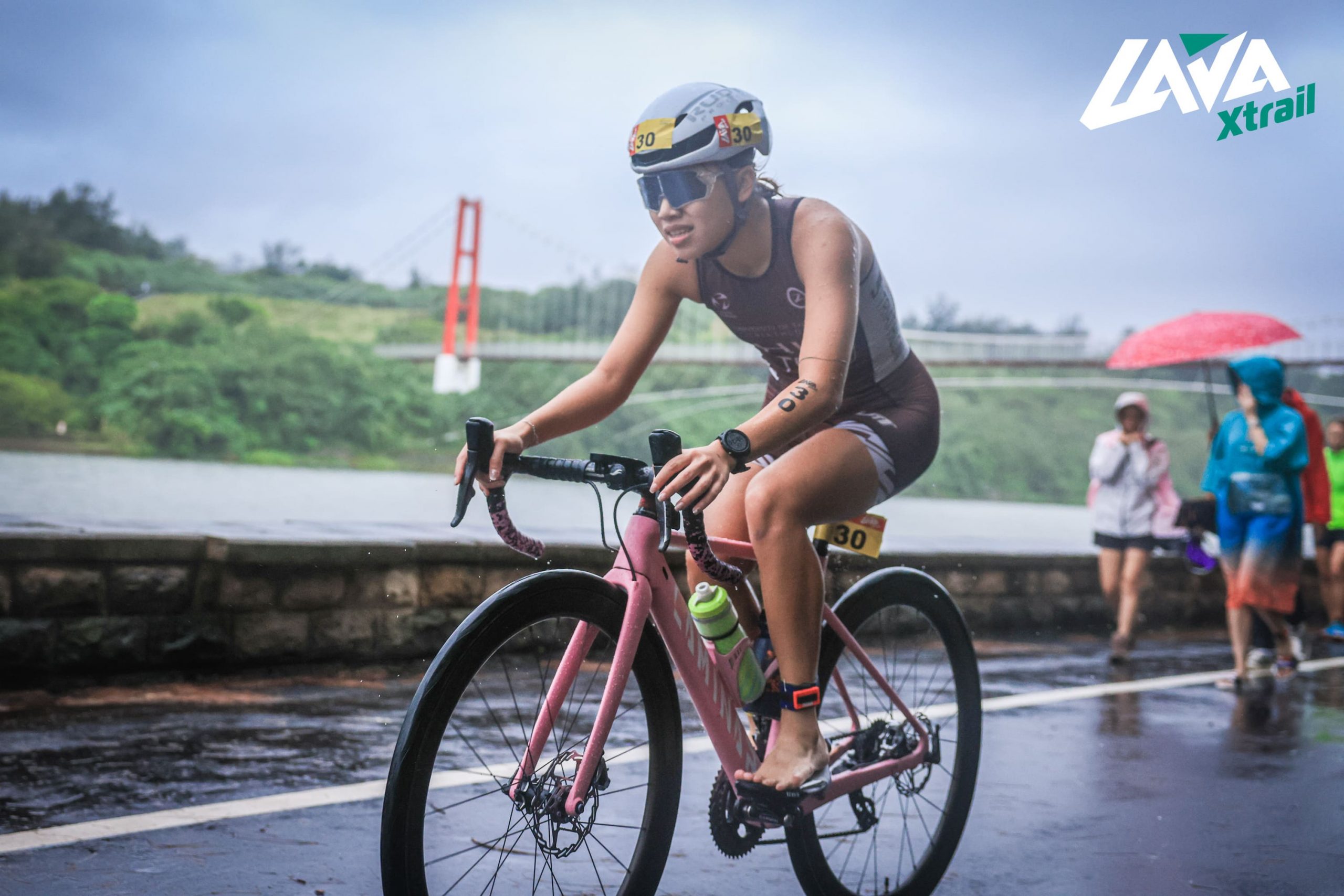 女子組第三名胡庭勻,初登場即收下好成績。圖片來源:LAVA Sports 台灣鐵人三項公司
