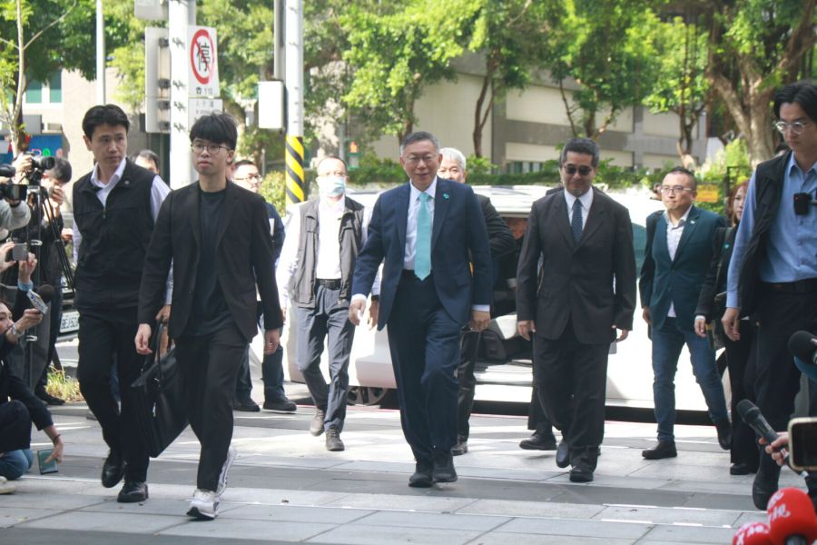 侯柯誰當正?柯昱安分析14份民調得出這結論 200 侯柯誰當正?柯昱安分析14份民調得出這結論 199