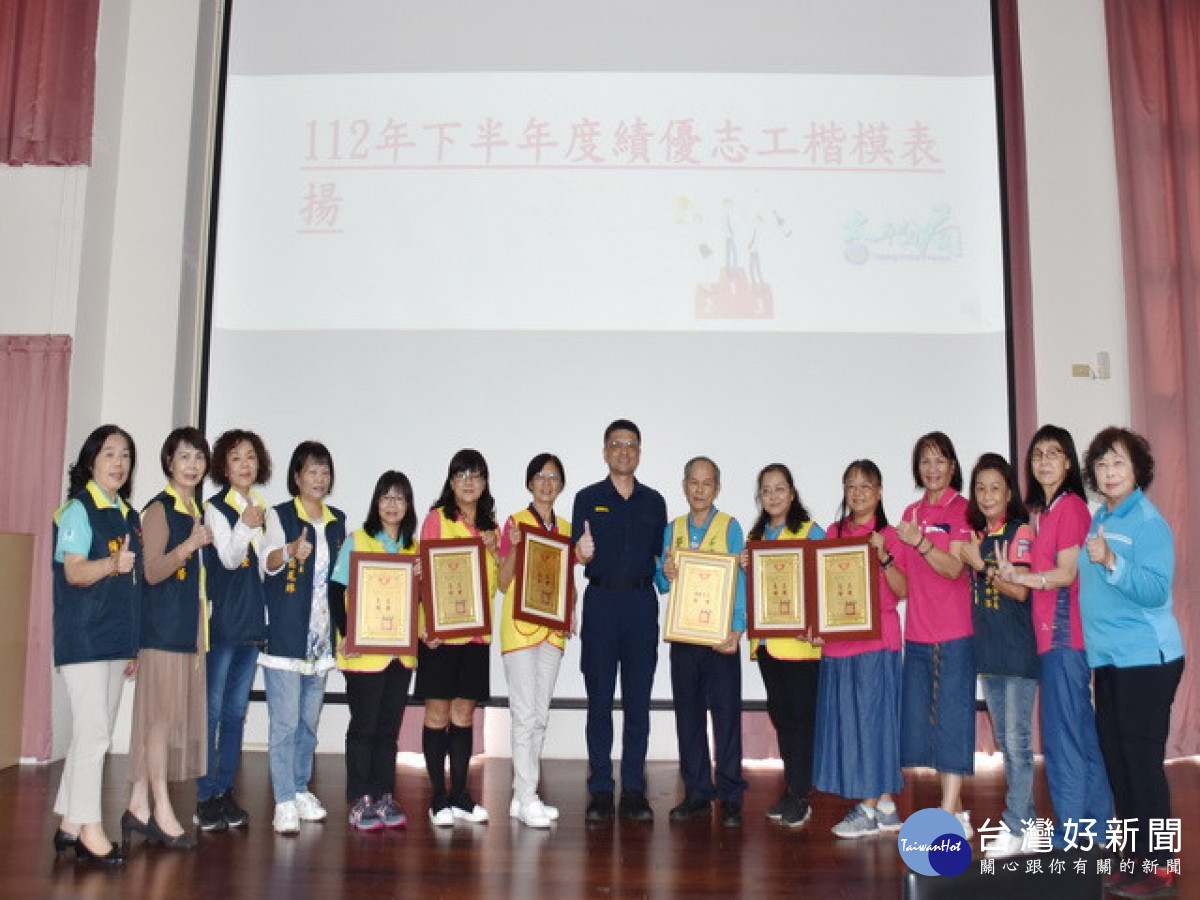 表揚績優志工楷模。林重鎣