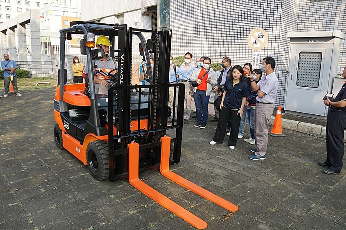 預防操作盲區 高市勞工局推廣堆高機智能車載安全系統