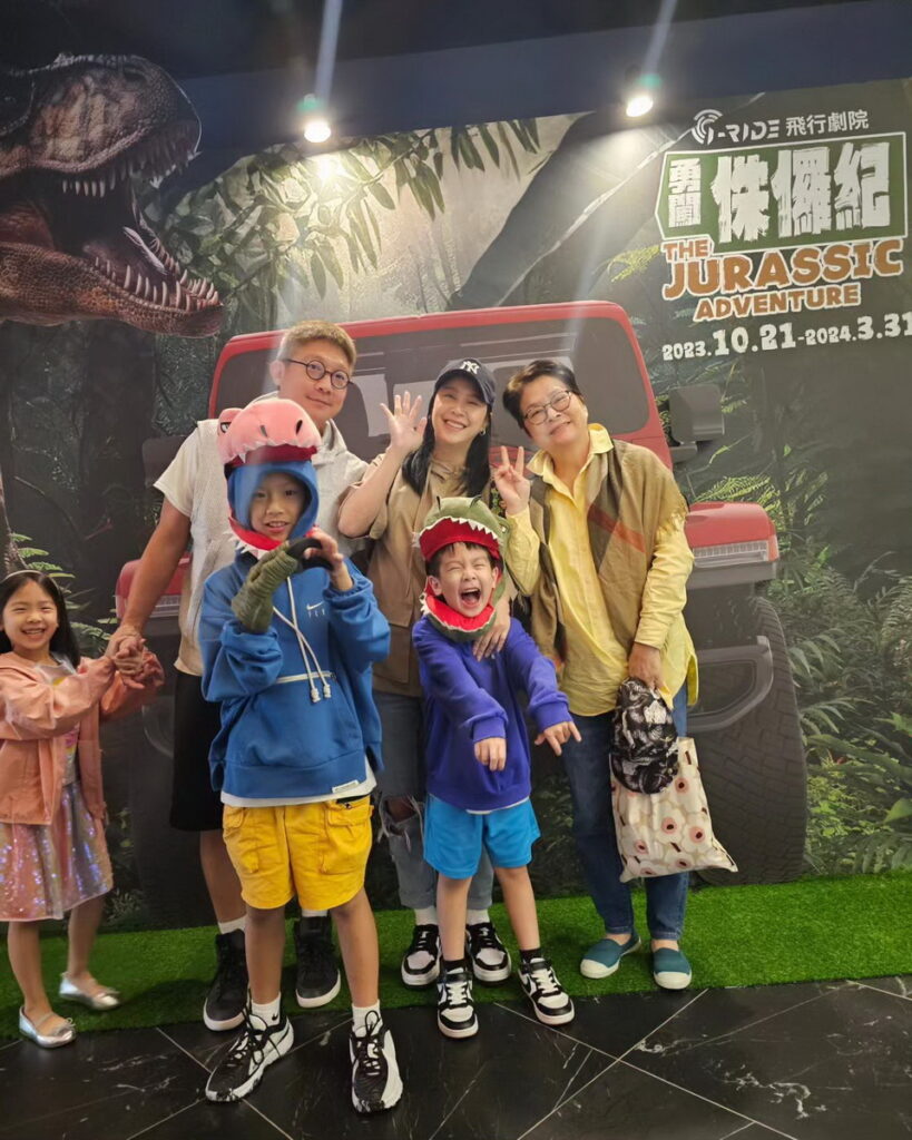 黃小柔臉書照片