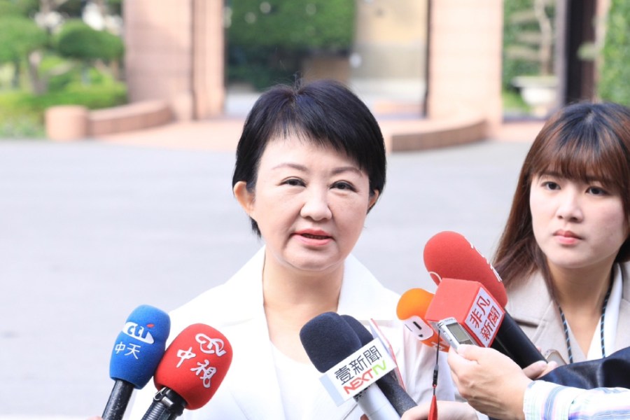 傳綠幫侯友宜灌民調? 盧秀燕:操作哪一方對綠營都不利 218 傳綠幫侯友宜灌民調? 盧秀燕:操作哪一方對綠營都不利 217