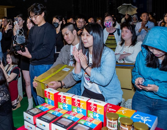財團法人中華民國唐氏症基金會帶來100盒精美禮盒義賣。(圖/鷹傳媒提供)