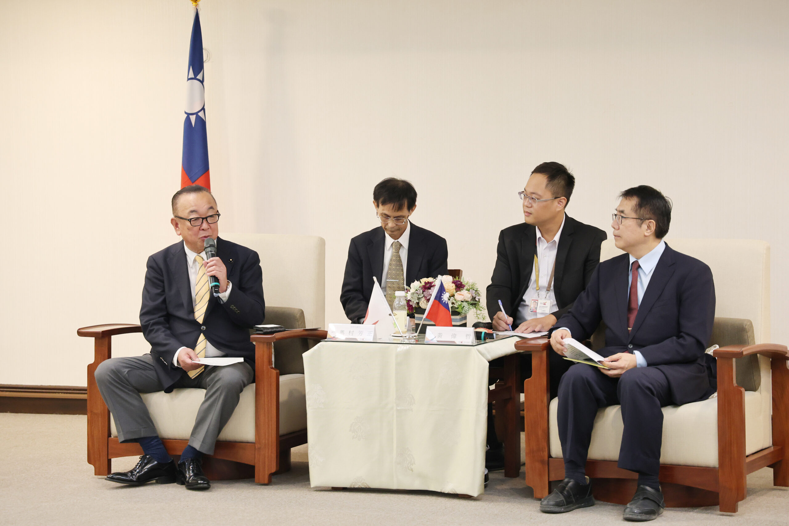 歡慶締盟十周年  日本滋賀縣議長奧村芳正率團拜會黃偉哲
