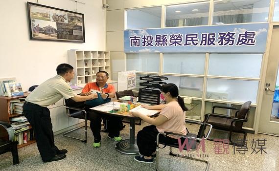 南投縣榮服處奉熱薑茶送溫暖  洽公榮民眷暖心也暖胃