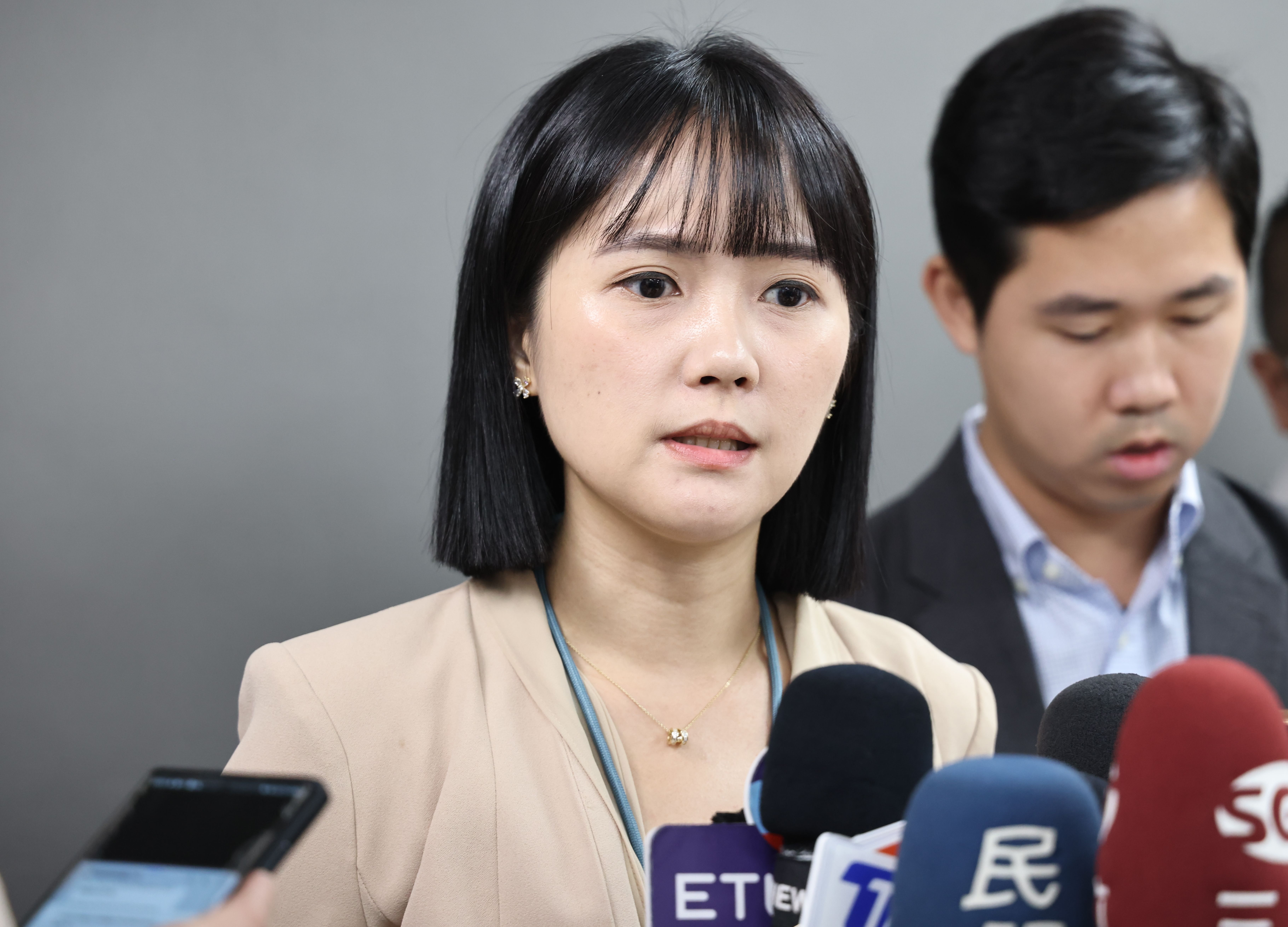 吳怡萱17日提出5點質疑需要釐清,並要求前總統馬英九推薦的民調專家應扮演見證角色。資料照片/林啟弘攝