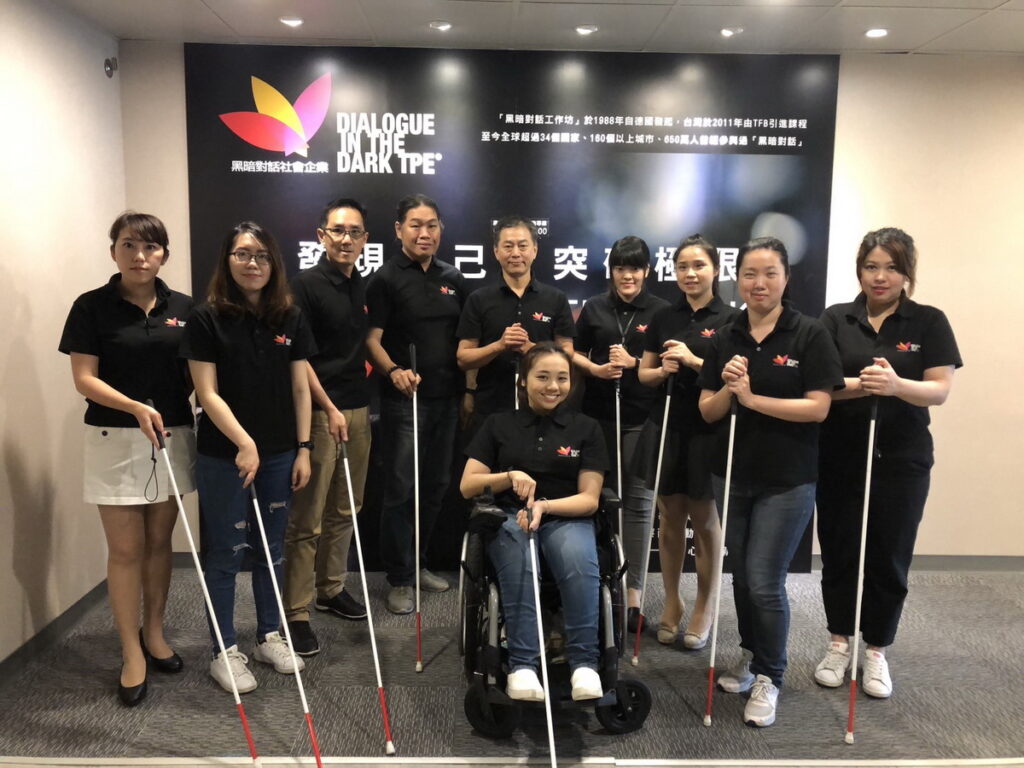 為視障者推動一個公平及友善的就業環境-黑暗對話社會企業