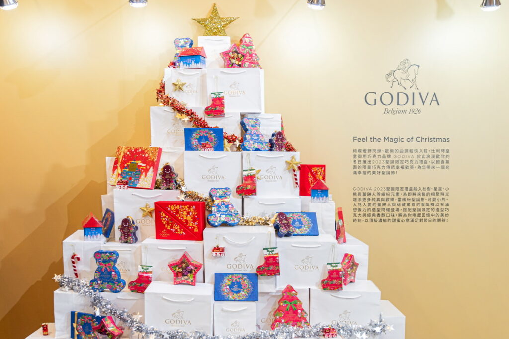 比利時皇室御用巧克力品牌 GODIVA,推出3款聖誕限定松露巧克力與2款片裝巧克力,呼應聖誕節慶的經典元素,限定口味包含胡桃餡餅、南瓜派、百香果椰子及熟可可粒和杏仁片,帶來入口的極致奢華風味。