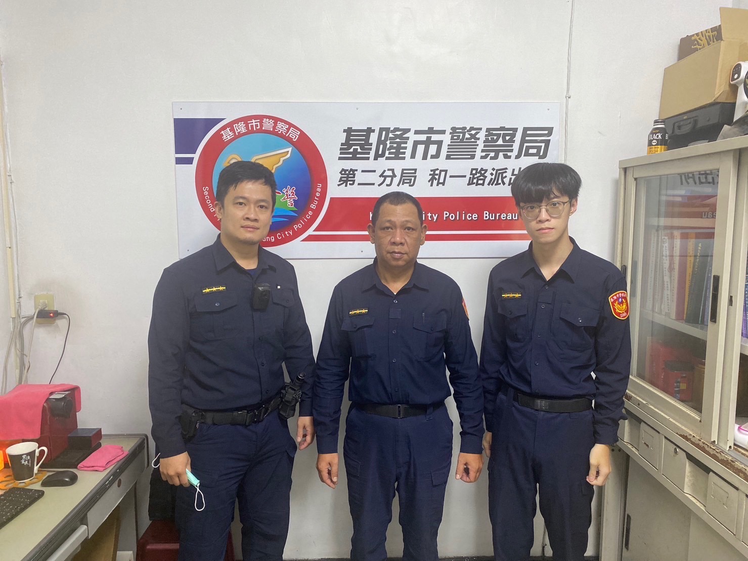基隆市警察局第二分局和一路派出所警員(左)警員鄭旭翔、(中)胡賢士、(右)呂佳駿。(記者薛秀蓮翻攝)