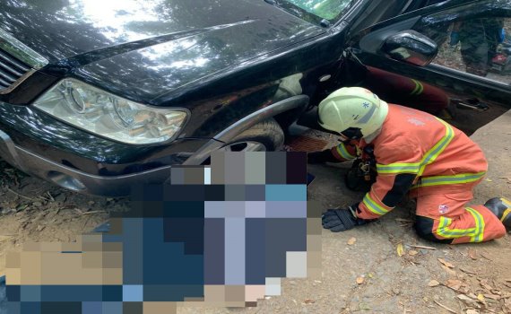 老農開車載一名移工上工 疑未拉手煞車遭自家車輾壓輪下身亡