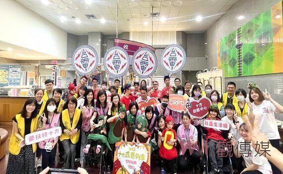 「十方慢飛天使」降落台電服務中心精彩表演!洽公民眾感動又驚喜