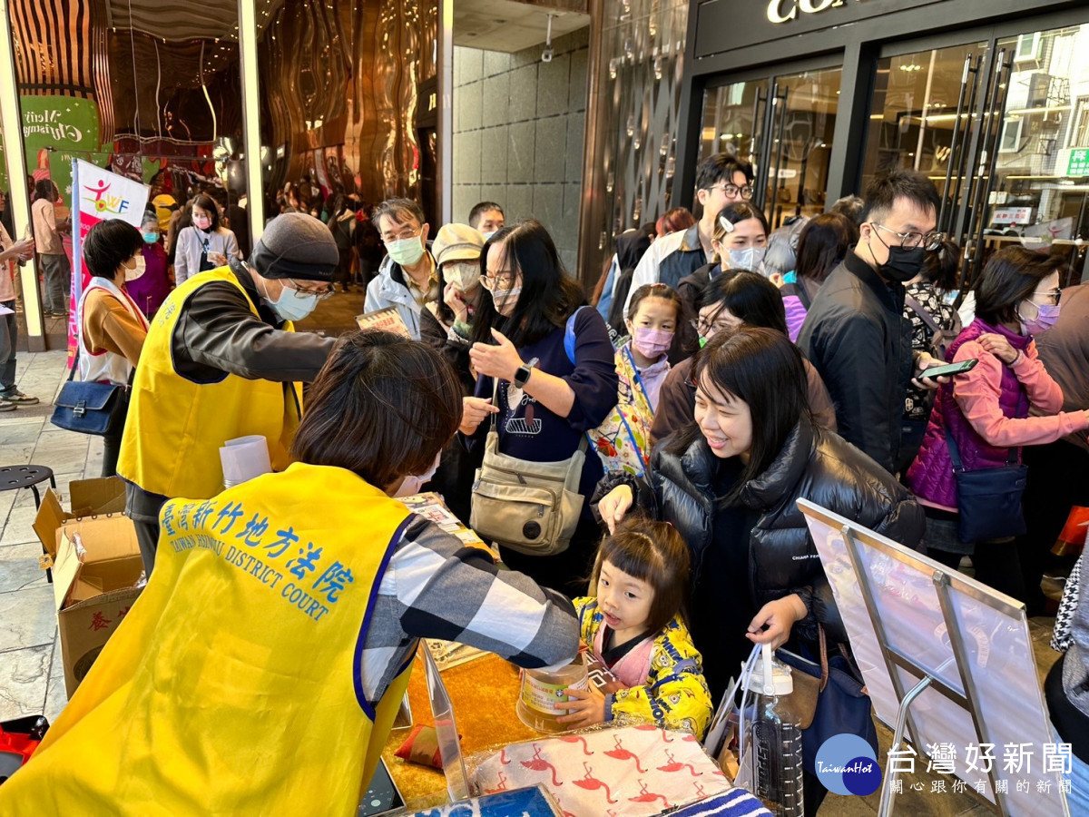 民眾現場參與新竹地院宣導活動
