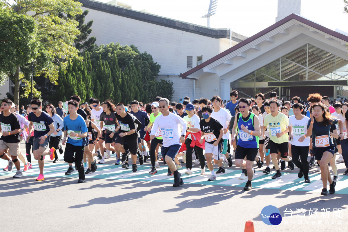 長庚大學校運會校園路跑,「競賽組」賣力起跑