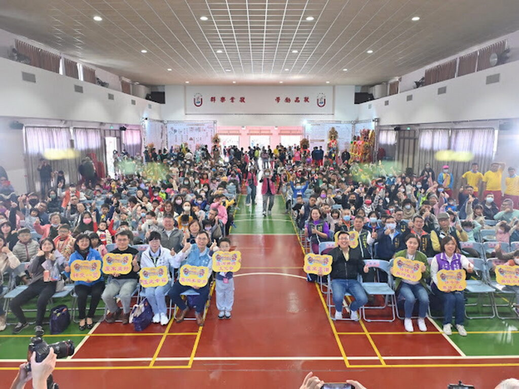 新北市蘆洲區長陳炳仲和與會貴賓合影