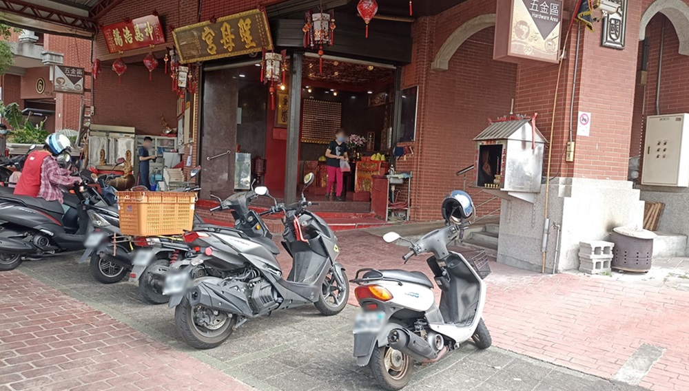 ▲圖說:黃男將機車停放聖母宮前,買完菜後卻往土地公福德祠前尋找 (圖/台中市政府提供)