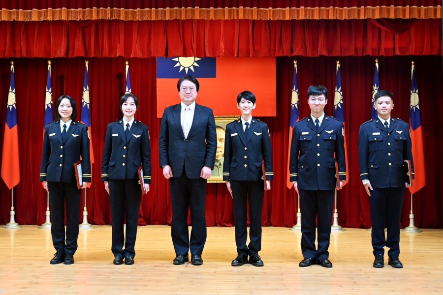 移民署增45位生力軍 林右昌：盼成為國境最佳守門員 237